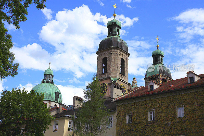 巴洛克式教堂塔-奥地利因斯布鲁克旧城建筑，城市全景