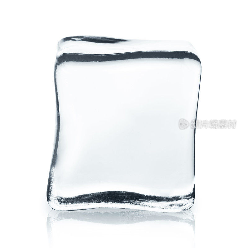 透明的冰块与白色孤立的背景反射