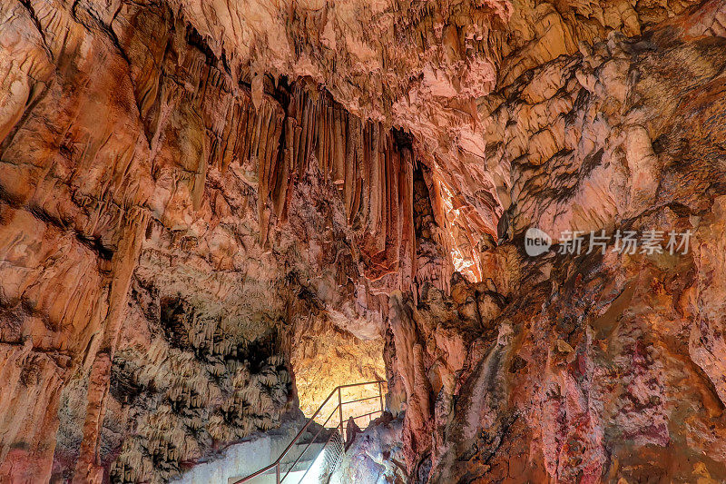 克罗地亚Krk岛Rudine村的Biserujka洞穴