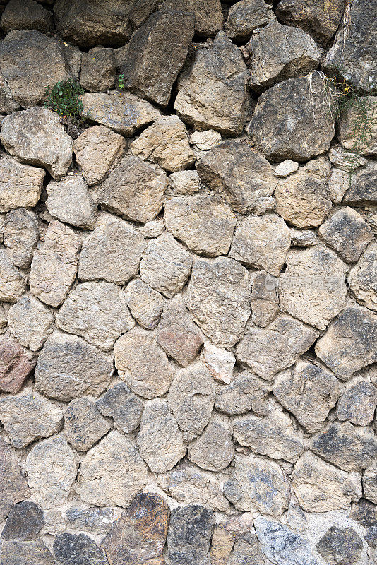在西班牙巴塞罗那的奎尔公园，墙壁细节背景由石材制成
