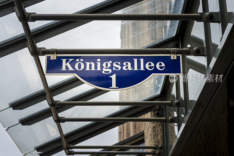 路标Koenigsallee在Düsseldorf