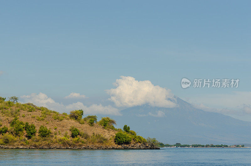 风景在海洋与山脉