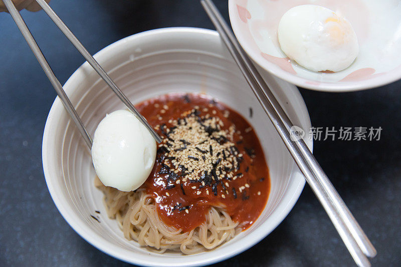 烹饪韩国Naengmyeon