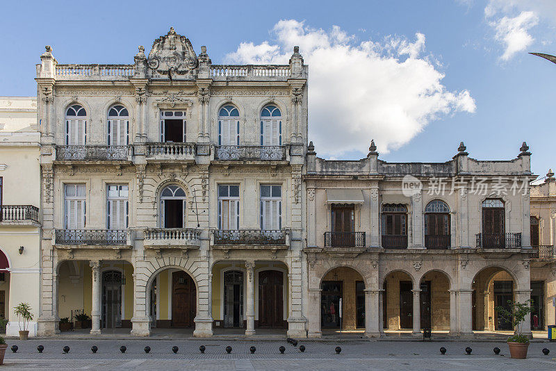 古巴老哈瓦那的建筑物和街道。