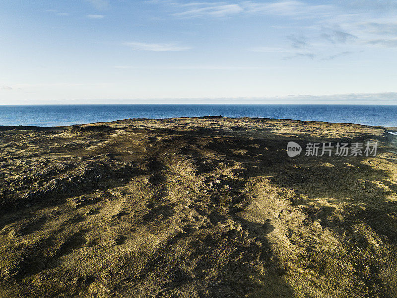 冰岛格林达维克Gunnuhver温泉的火山景观