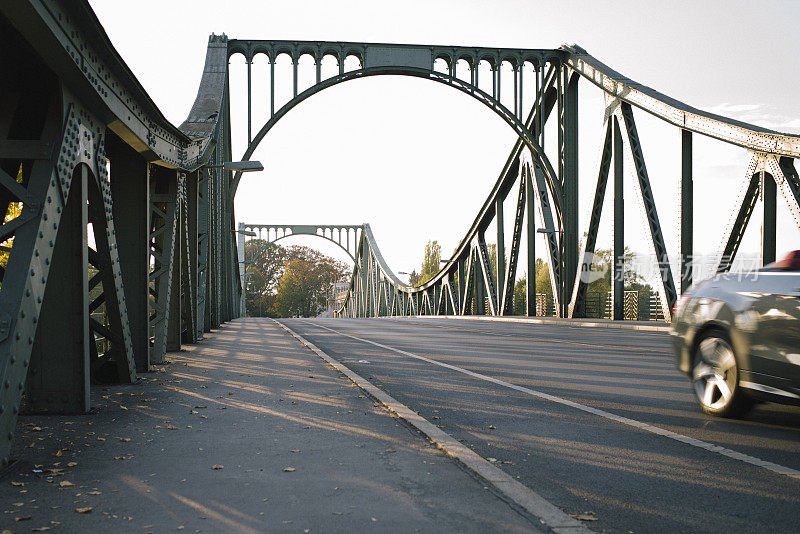 格列尼克桥横跨哈维尔河连接柏林和波茨坦