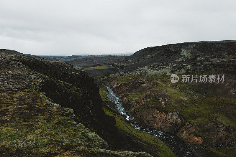 冰岛美丽的峡谷和河流