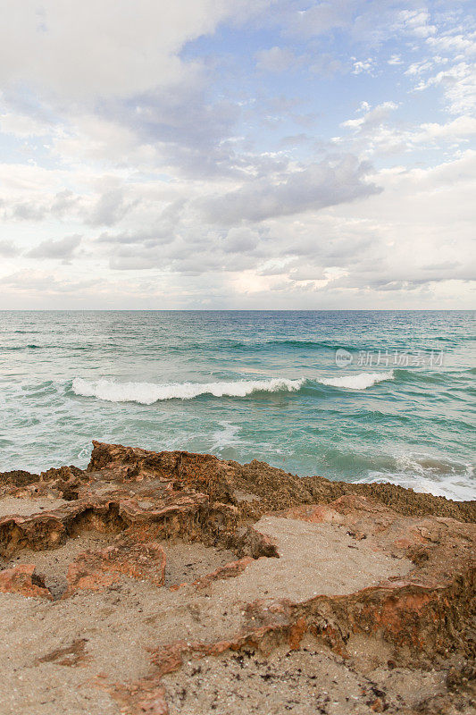 佛罗里达哈金森岛的岩石海岸