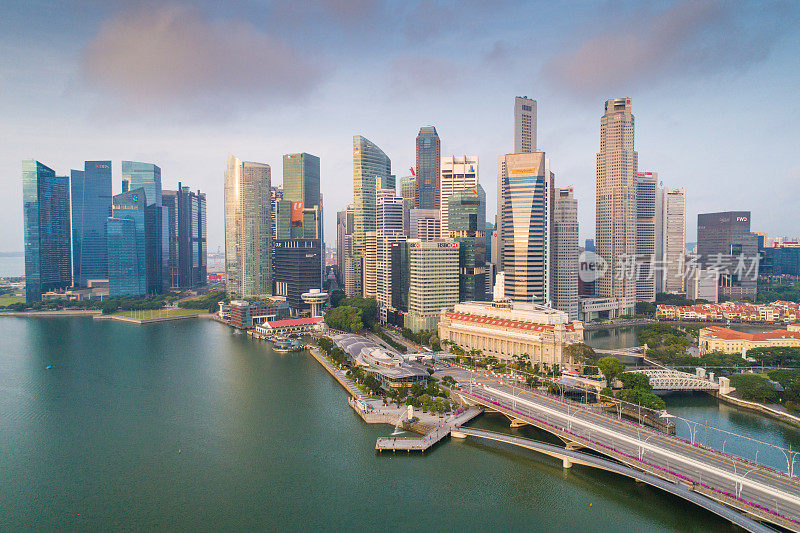 鸟瞰图新加坡天际线和滨海湾全景，码头是新加坡的经济中心，这里有新加坡中心的所有建筑