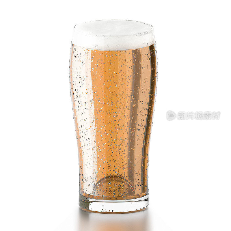 满的啤酒杯有冷凝物