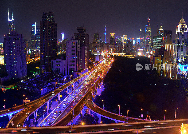 中国上海延安高架路夜景