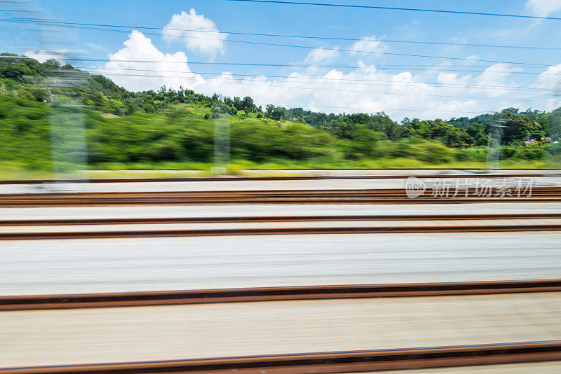 空旷的铁路景观