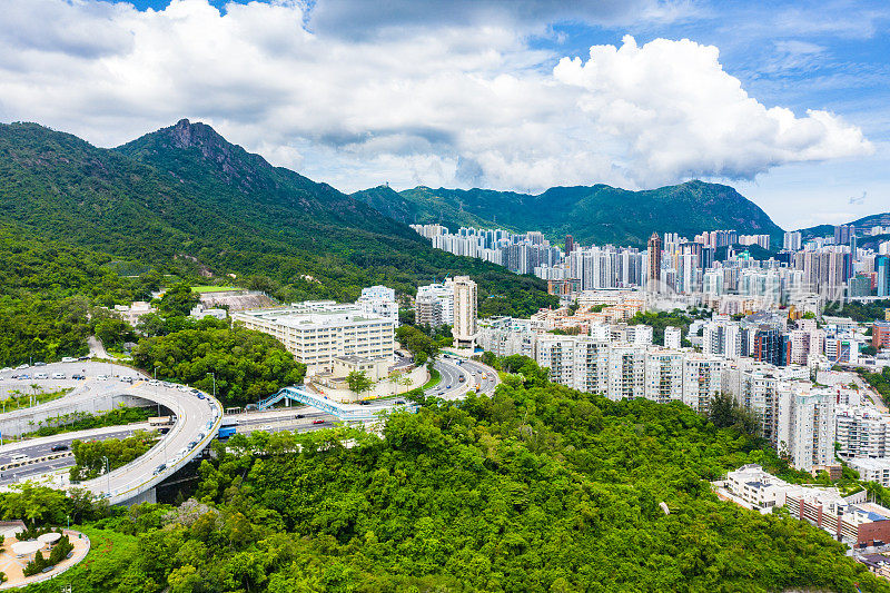 无人机拍摄的晴天空中九龙全景，香港