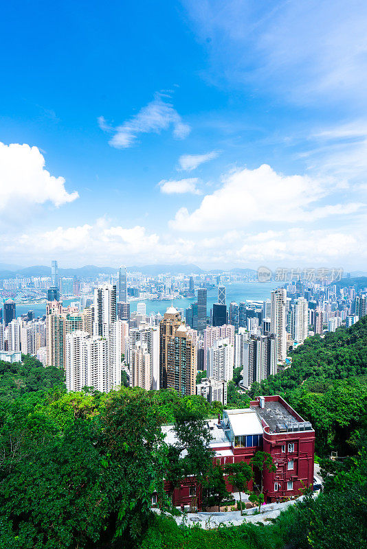 香港日出摩天大楼拥挤的城市景观和海港全景中国