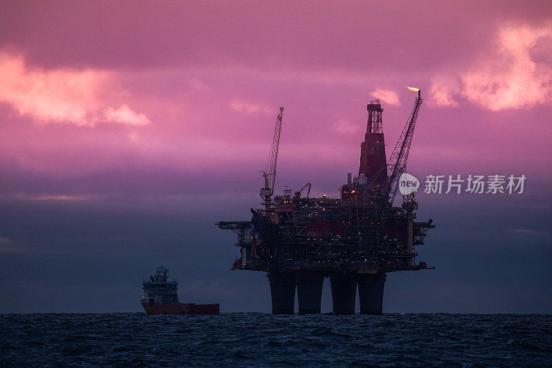 北海沿岸工业石油钻井平台建设工地