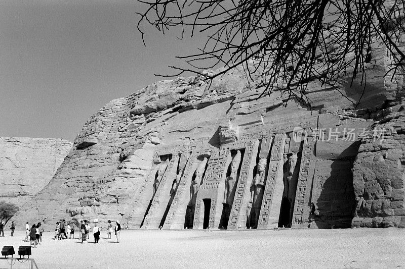 年代。阿布辛贝的哈索尔神庙入口。努比亚,埃及。