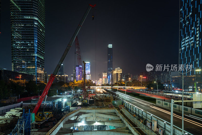 深圳地铁夜间施工现场