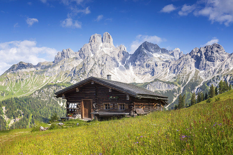 传统的高山小屋