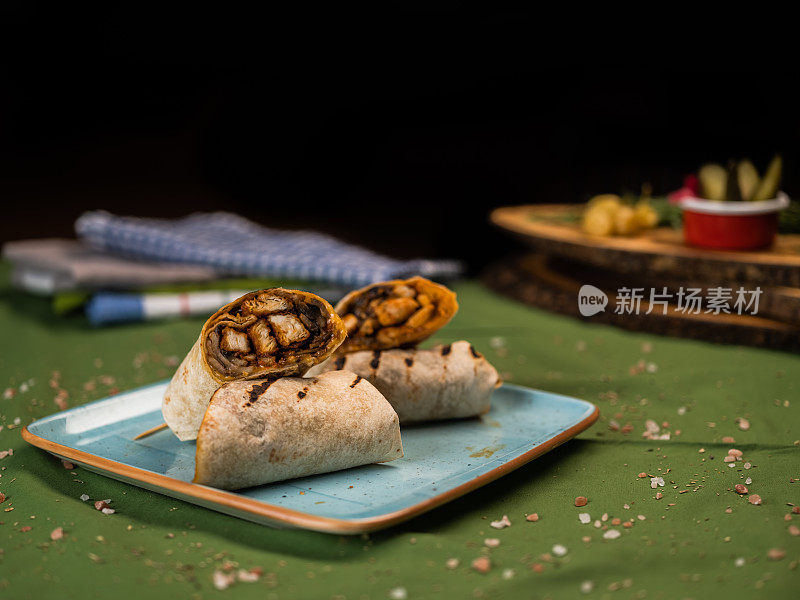 烤鸡卷三明治-玉米煎饼