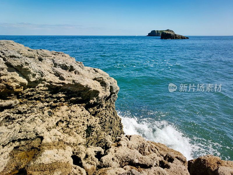 德文郡霍普鼻子岬的落基海岸线