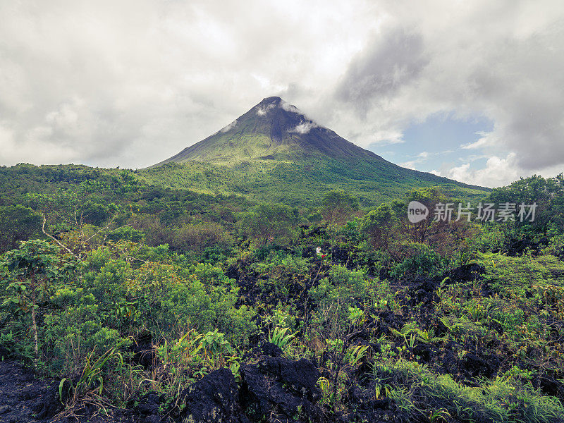 从阿雷纳尔1968年小径俯瞰阿雷纳尔火山