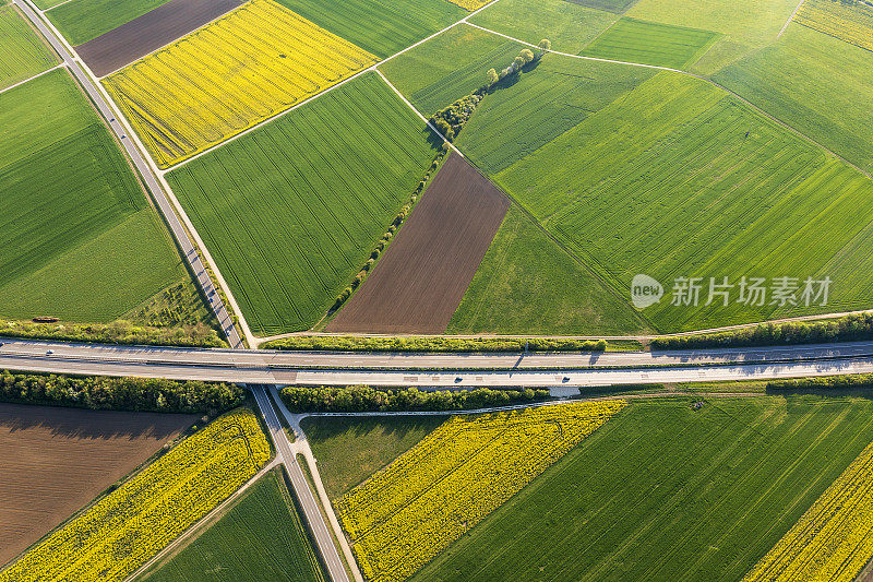 道路和错落有致的景观，鸟瞰