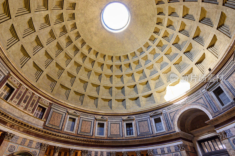意大利罗马万神殿圆顶上的圆洞