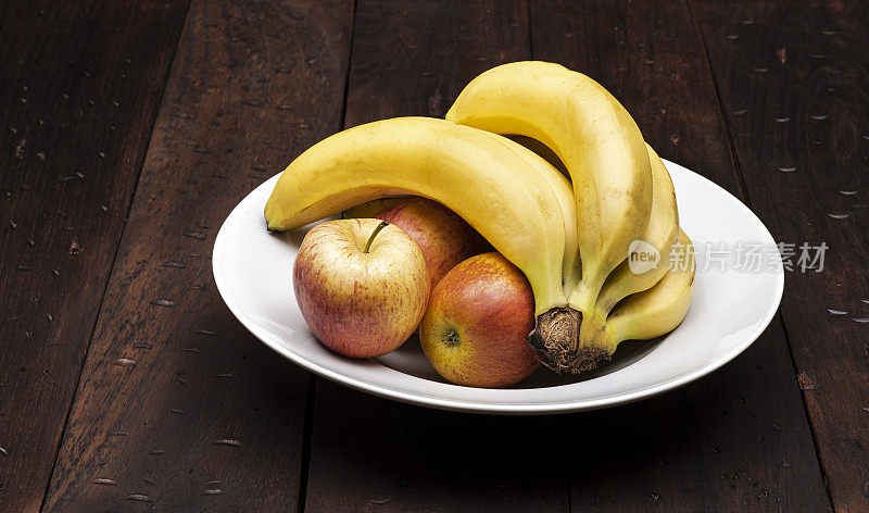 香蕉和红苹果水果
