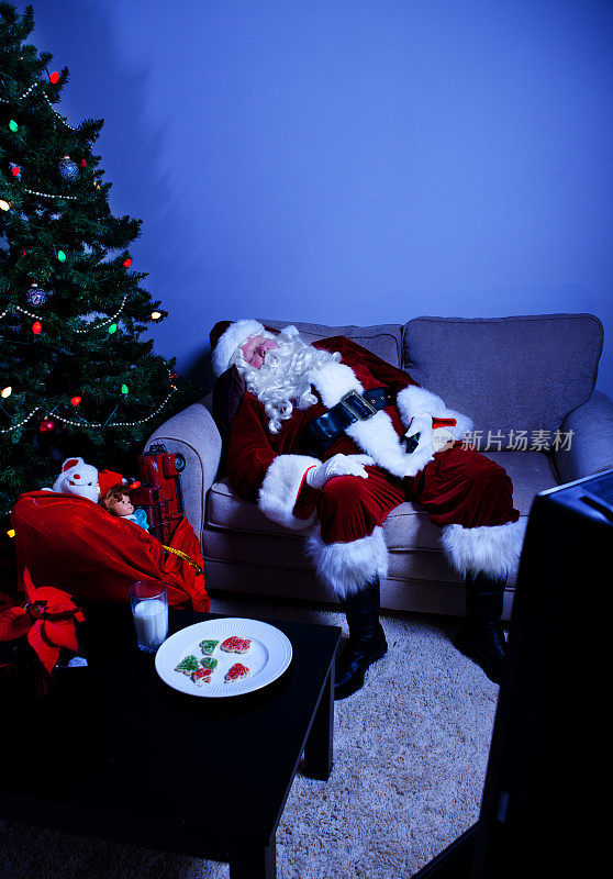 圣诞老人睡午觉
