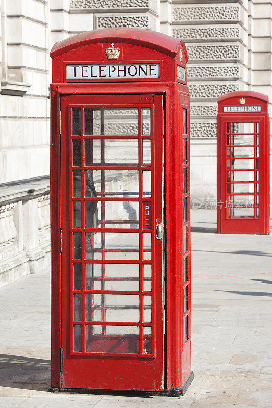 复古红色伦敦电话亭