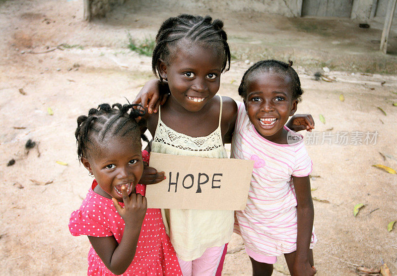 有希望标志的非洲女孩