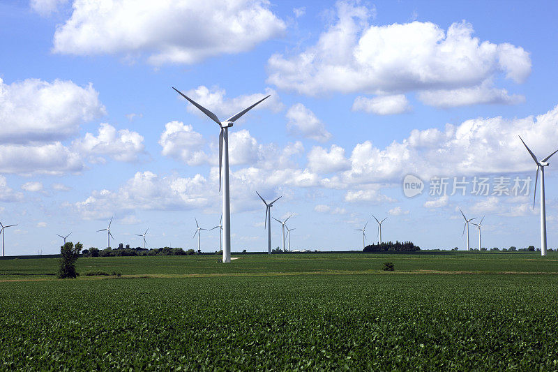农田上的风力涡轮机