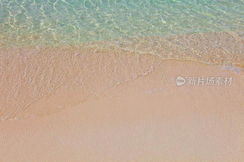 海浪在马布尔岛海滩，西巴丹岛，马来西亚婆罗洲
