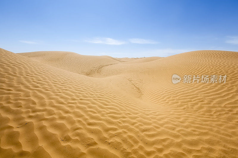 沙和天空-撒哈拉沙漠，突尼斯