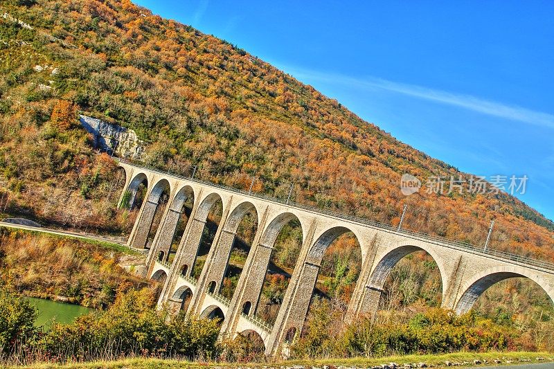 法国罗讷-阿尔卑斯地区的高架桥