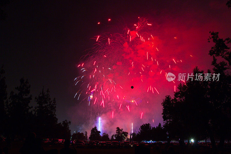7月4日的烟花庆典，圣诞节和新年