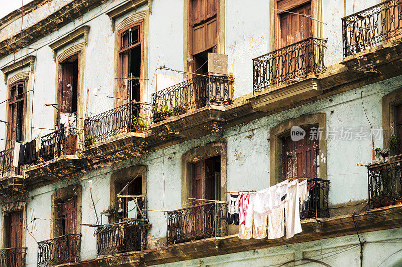 古巴哈瓦那的旧殖民建筑立面