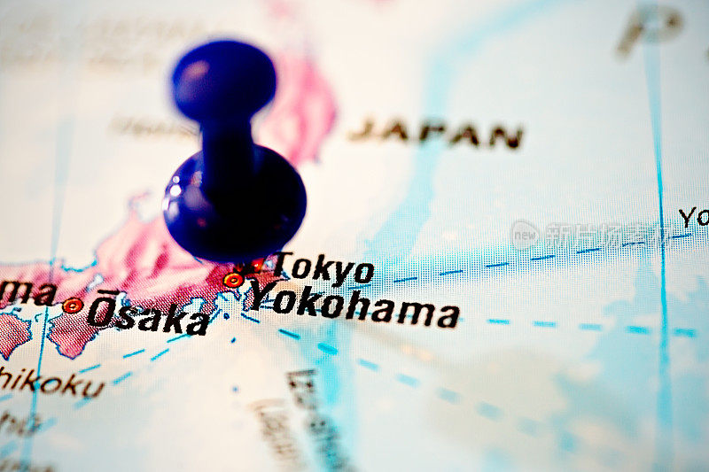 在地图上用蓝色图钉标出东京和横滨