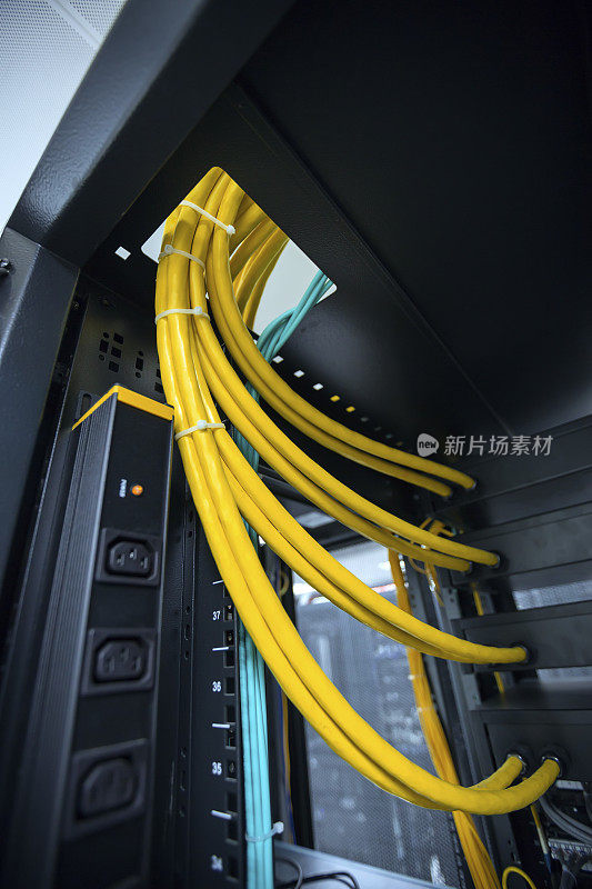 黄色的网络电缆