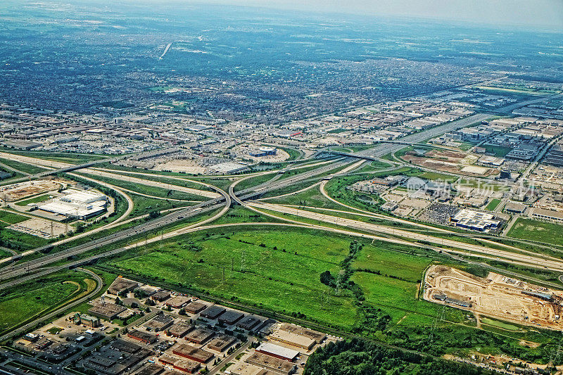 鸟瞰图在高速公路交汇处