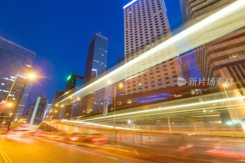 香港夜间的交通状况