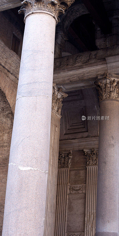 罗马的科林斯花岗岩圆柱