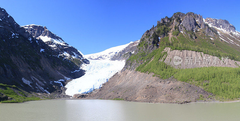 加拿大不列颠哥伦比亚省斯图尔特以东的贝尔冰川。