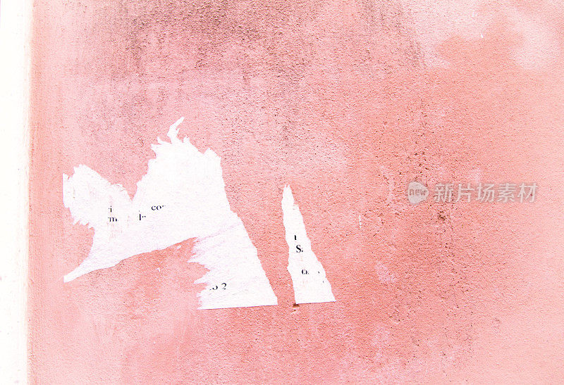 老西西里墙壁背景纹理:斑驳的粉红色和白色