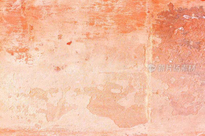 旧西西里墙背景:粉橙色和斑驳