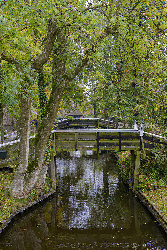 桥梁在Giethoorn