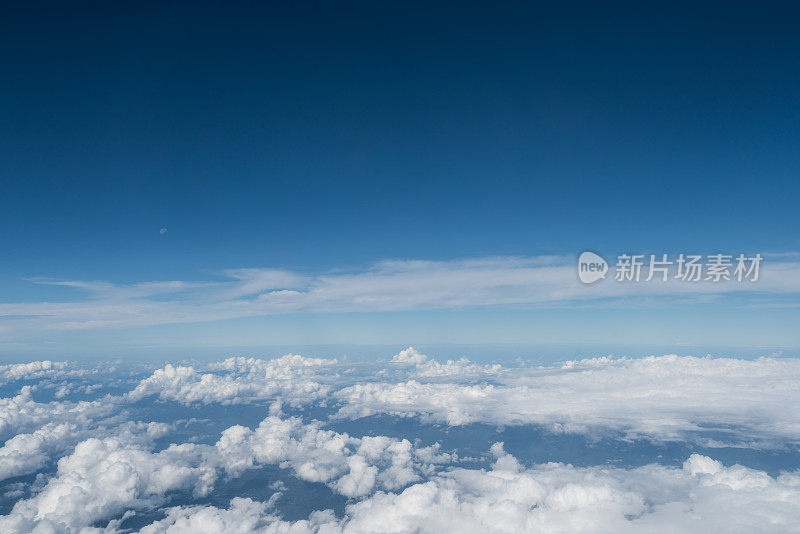 飞越云层