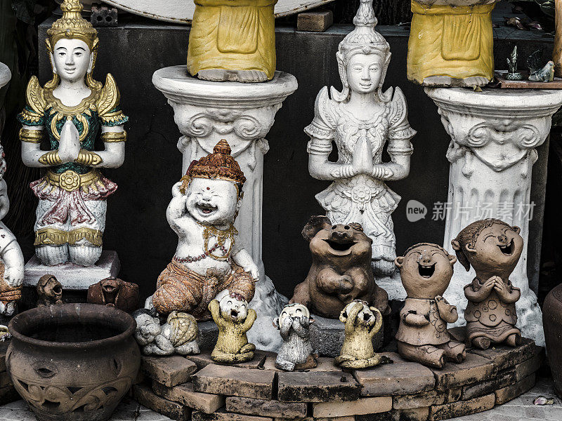 泰国清迈吴哥窟的笑雕像