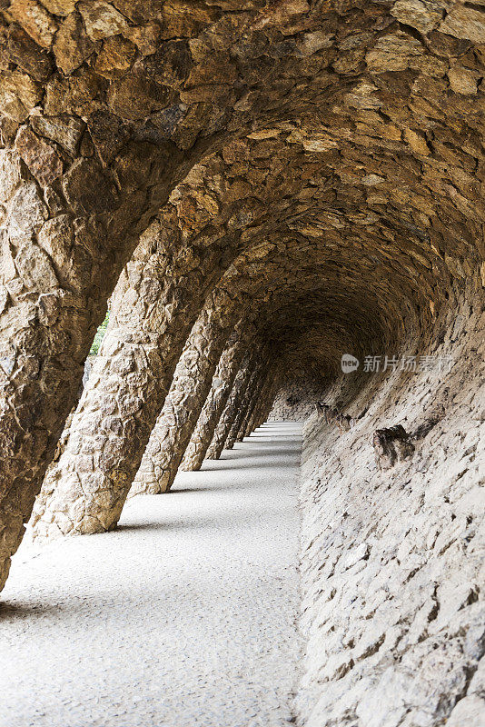 西班牙巴塞罗那奎尔公园的柱廊