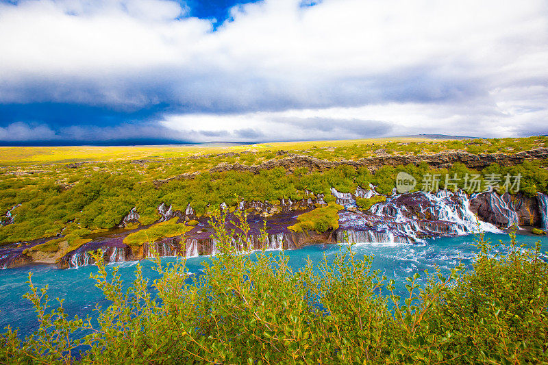 冰岛Hraunfossar瀑布